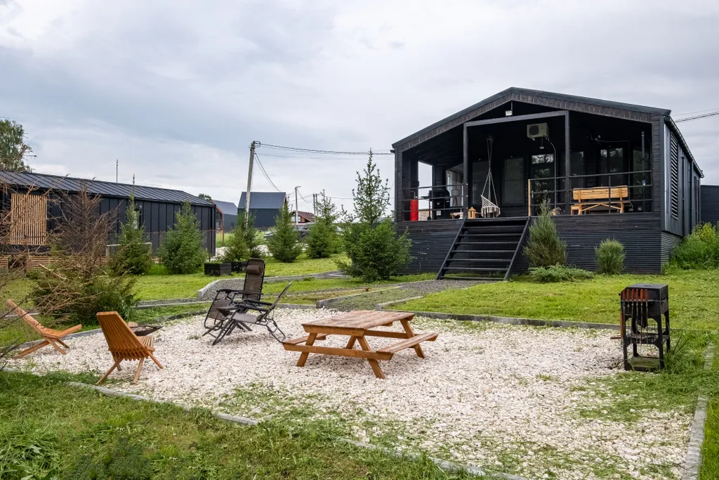 Современный дом с баней в лесу