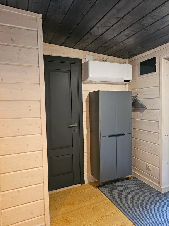 Коттедж Вилла Kaksi с видом на озеро и каменной зоной барбекю — Приозерск