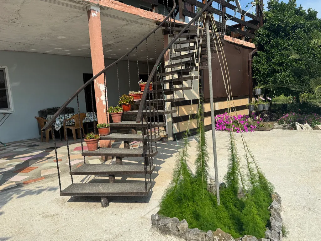 Уютный 2-х этажный коттедж в прекрасном саду