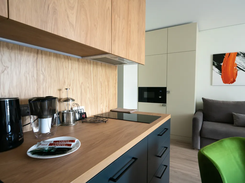 Дизайнерская студия LS-GREEN с боковым видом на море с 13 этажа