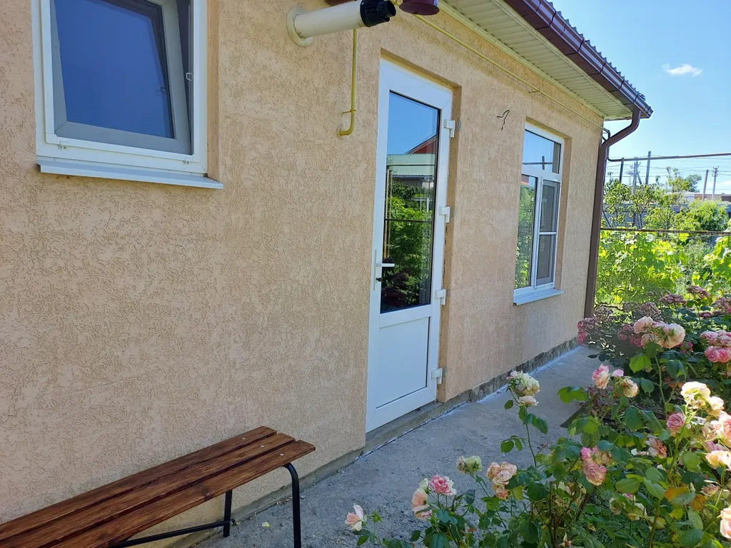 Уютный дом с видом на сад