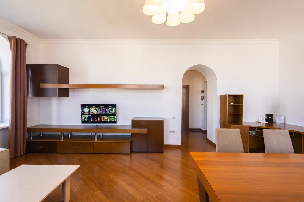 Апартаменты с видом на торговую улицу