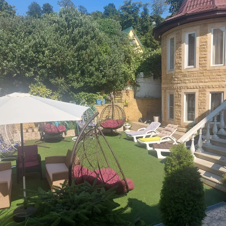 Дом замок с видом на море и горы