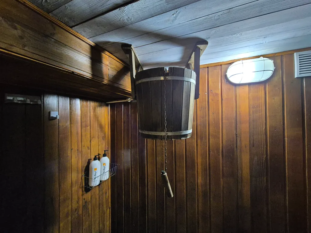 Уютный дом с бильярдом, сауной на берегу Горьковского моря