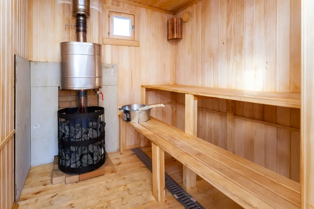 Большой дом для мероприятий с бассейном, баней и большой беседкой