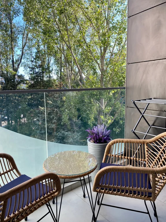 Апартаменты с бассейном у моря