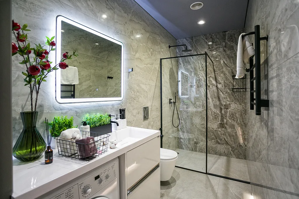 Гранатовый. На большую семью, вид на лес