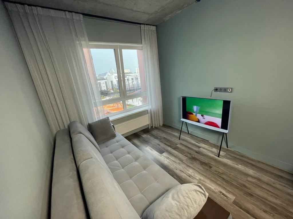 Роскошная уютная квартира с огромными окнами в тихий двор