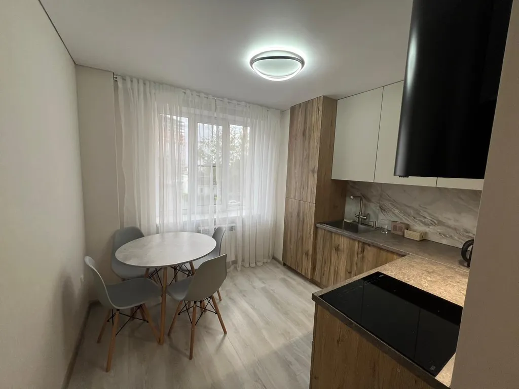 Просторная 3-комнатная квартира в тихом районе Горный