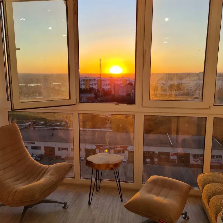 Уютная квартира с панорамными окнами и джакузи