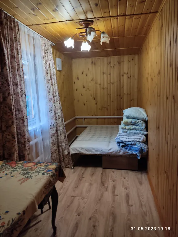 Дом в лесу у реки