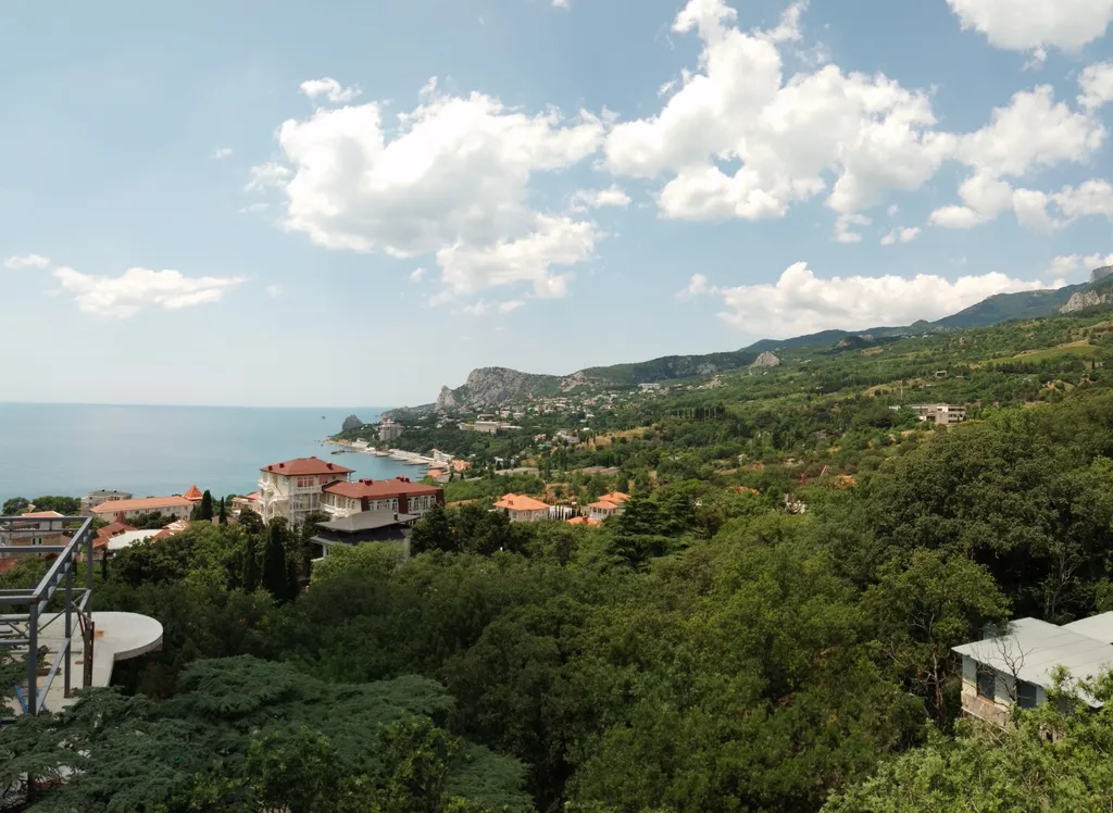 Дача с двориком и с кухней