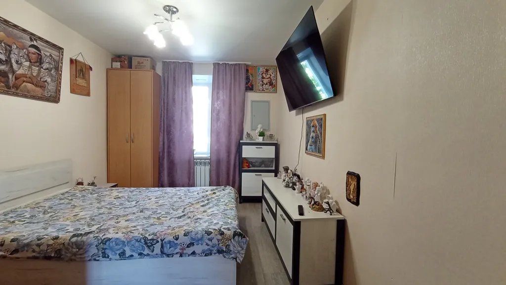 Дом вдоль аллеи