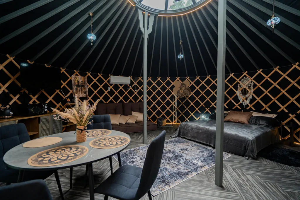 Юрта в лесу