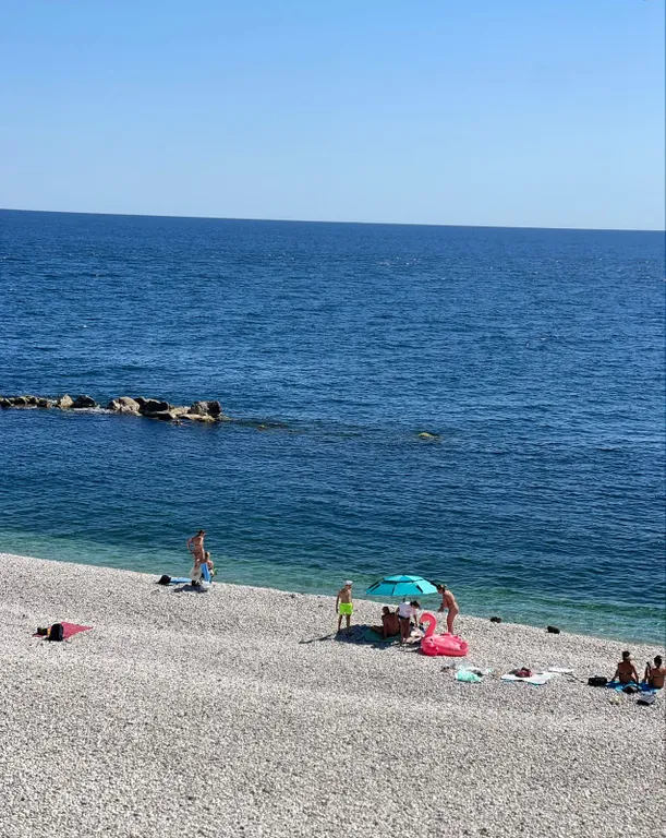 Улучшенный номер с видом на море и горы