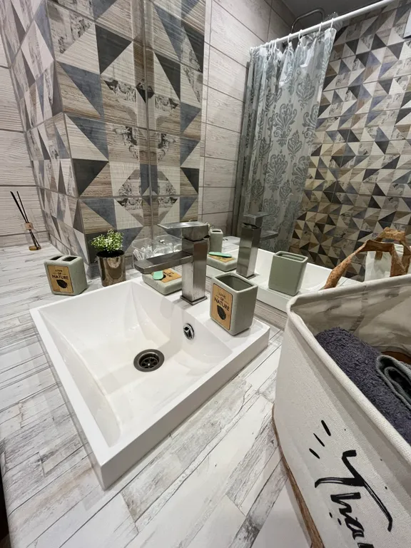 Квартира на высоком 13 этаже, идеальная для туристов и гостей города