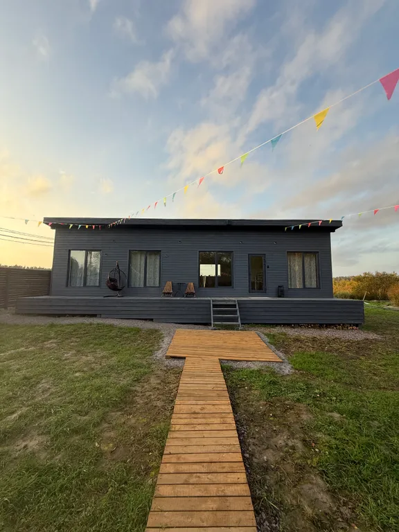 Просторный дом с видом на настоящий лес