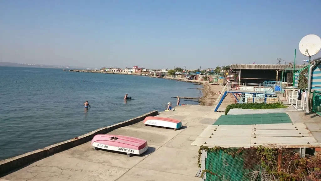 Эллинг на берегу Керченского пролива