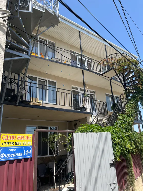 Квартира Квартира Уютный номер на мансарде с видом на моря, 3 этаж 2х местный номер — Судак