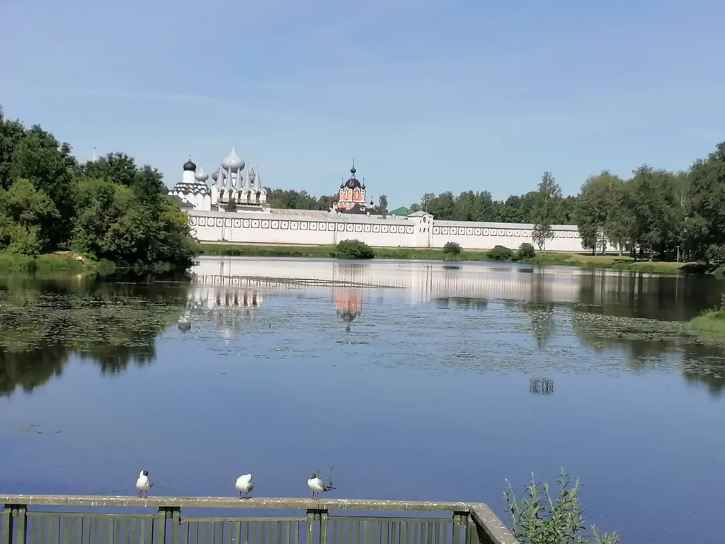 Квартира Квартира с видом на Тихвинский монастырь — Тихвин