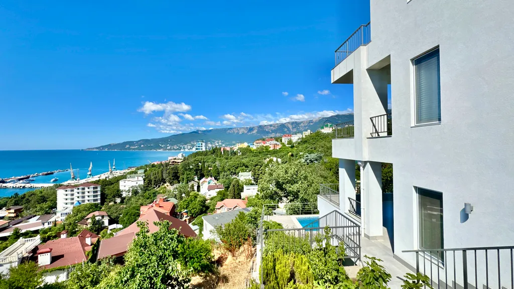 Часть дома с бассейном недалеко от моря Отрадное Ялта