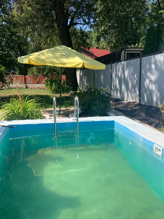 Трёхэтажный коттедж с сауной и бассейном в тихом заливе волги