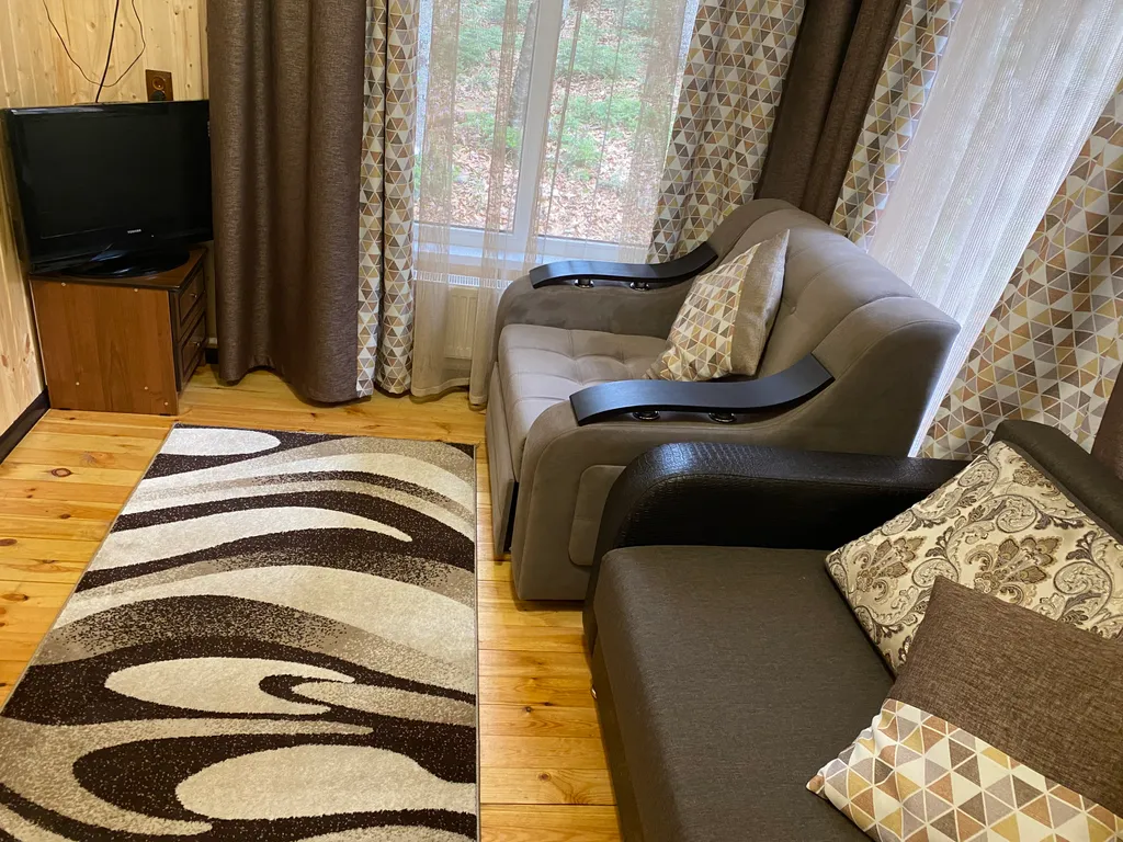 Уютный домик-котедж в горном лесу