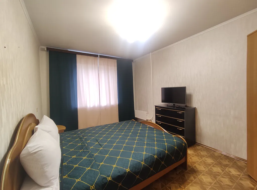 Квартира 3-комнатная квартира ochre apartament у Нефтегазового университета — Тюмень