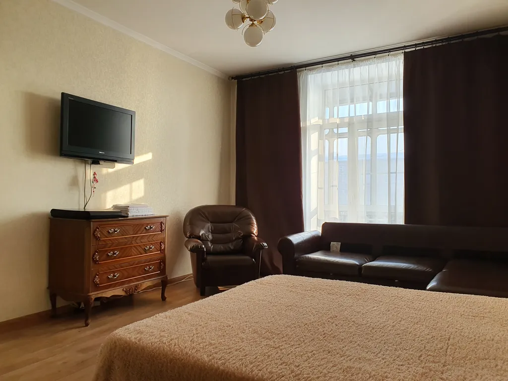 Просторная квартира в центре у сквера и фонтана на пл. Советов