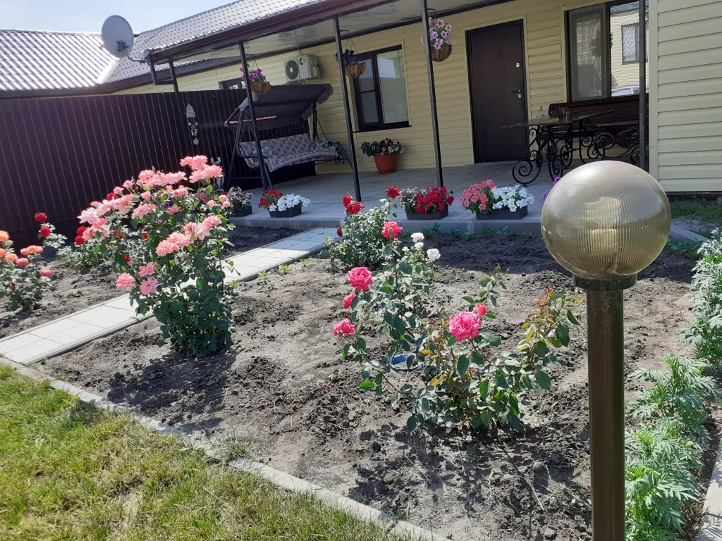 Уютный гостевой домик во дворе частной усадьбы