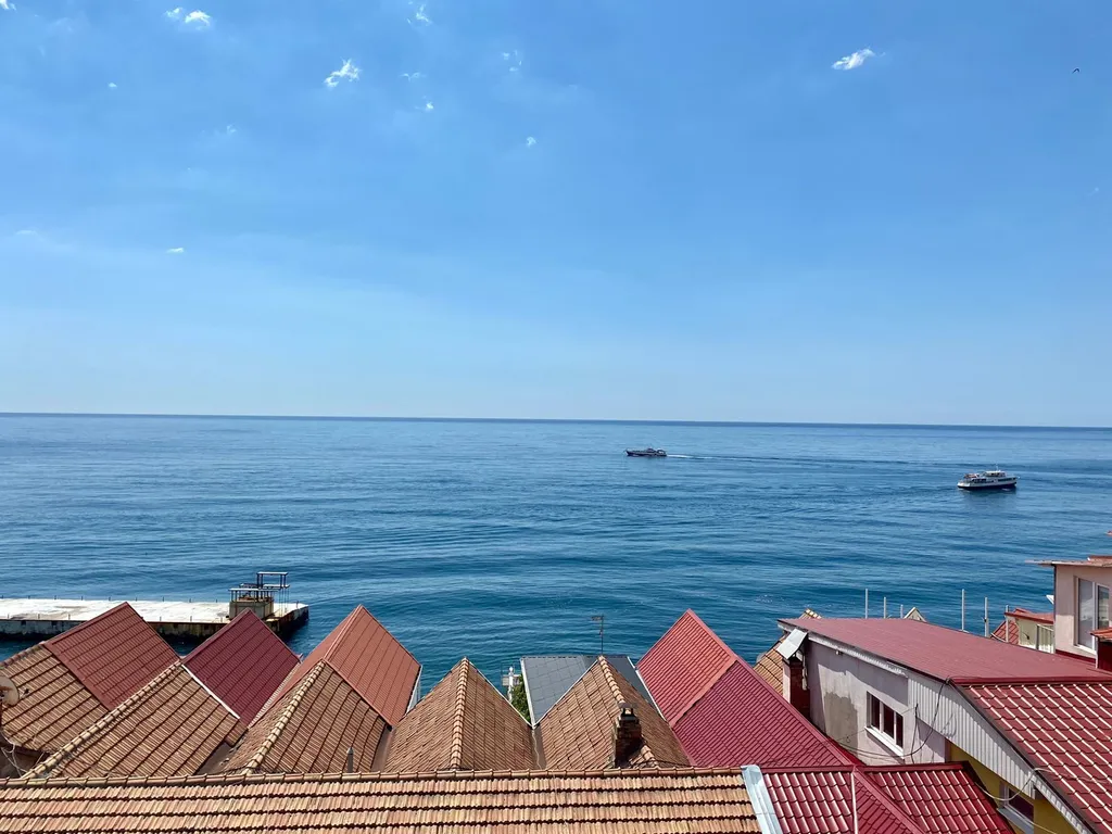 Светлая студия возле моря