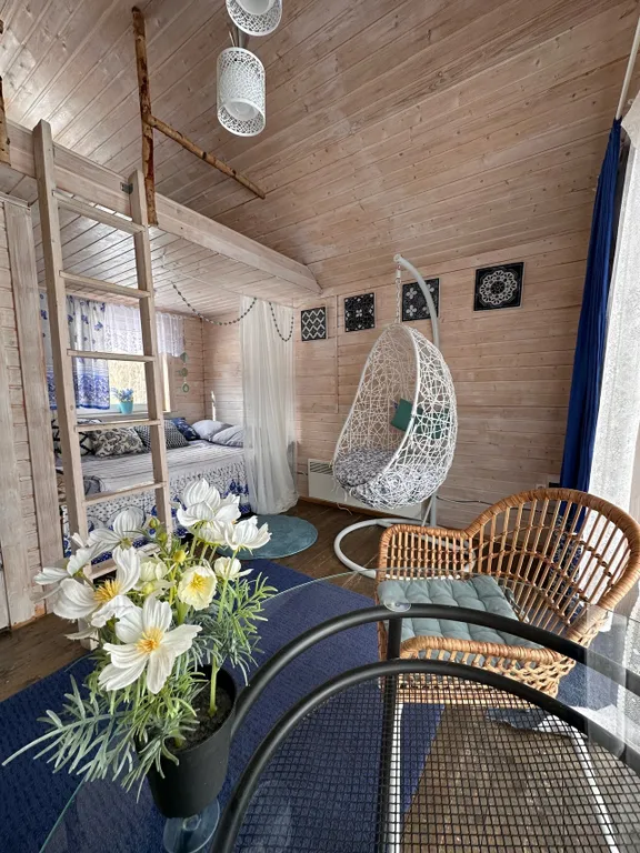 Коттедж Домик Васильковый для двоих в лесу — Тосно