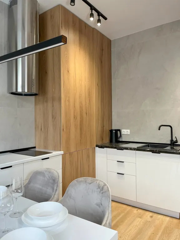 Просторная квартира-студия с кухней в ЖК премиум-класса