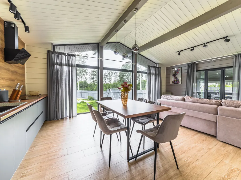 Дом на берегу озера