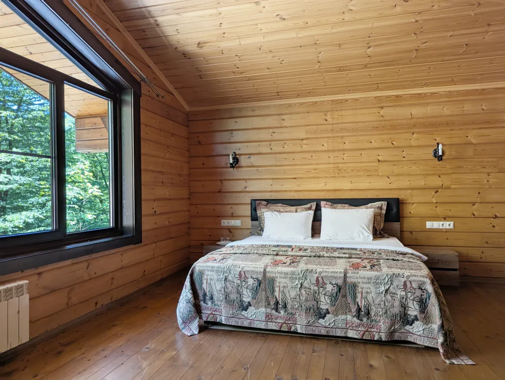 Сруб в заповедном лесу