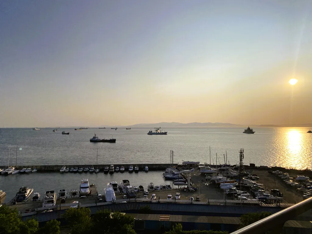 Квартира с видом на море и яхт-клуб первая береговая линия