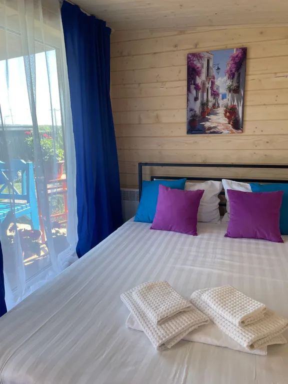 Дом-номер с террасой для двоих. Глэмпинг "улей"