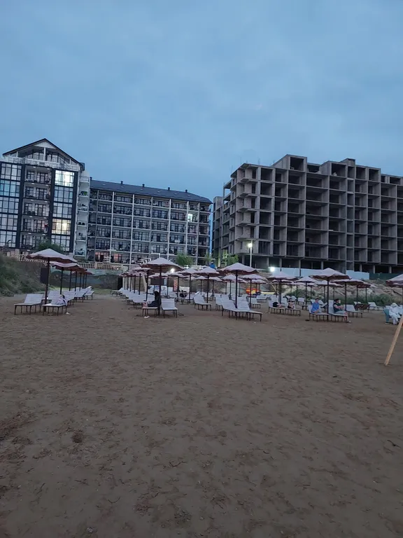 Дом у моря и у горячего источника, круглый купольный