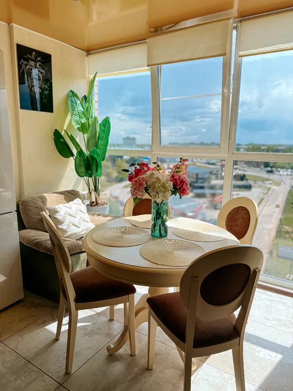 Шикарная квартира с панорамным окном для 4 — аренда посуточно в Новосельцы