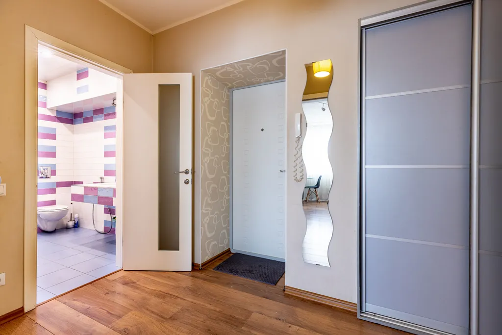 Евродвушка вблизи набережной