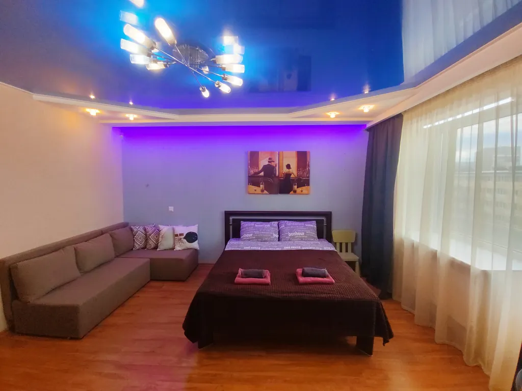 Трёхкомнатная квартира с раздельными комнатами двумя уборными и лифтом