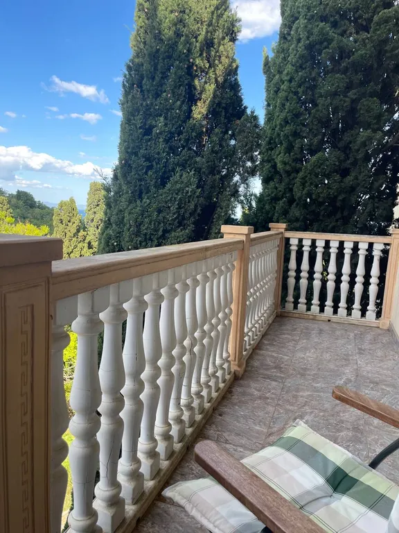 Видовой апартамент с двумя балконами