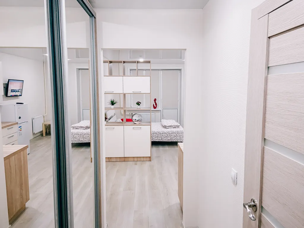 Милая студия для троих. Две кровати