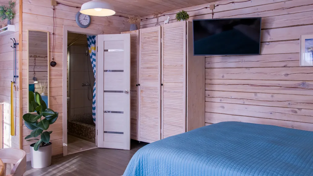 Уютный дом на берегу озера