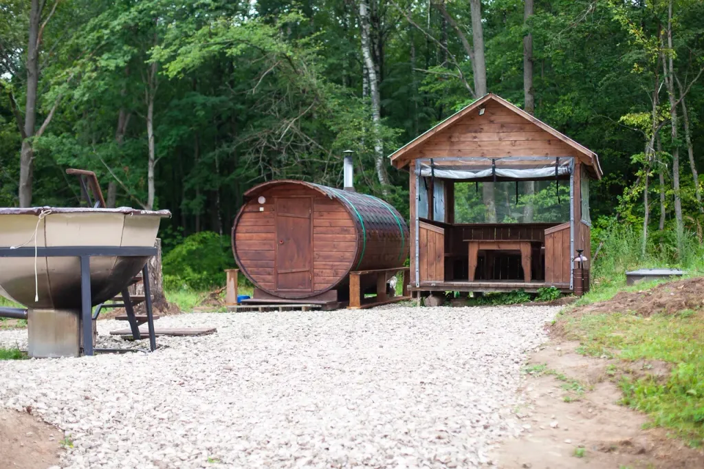 Домик четырёхместный с беседкой и мангалом