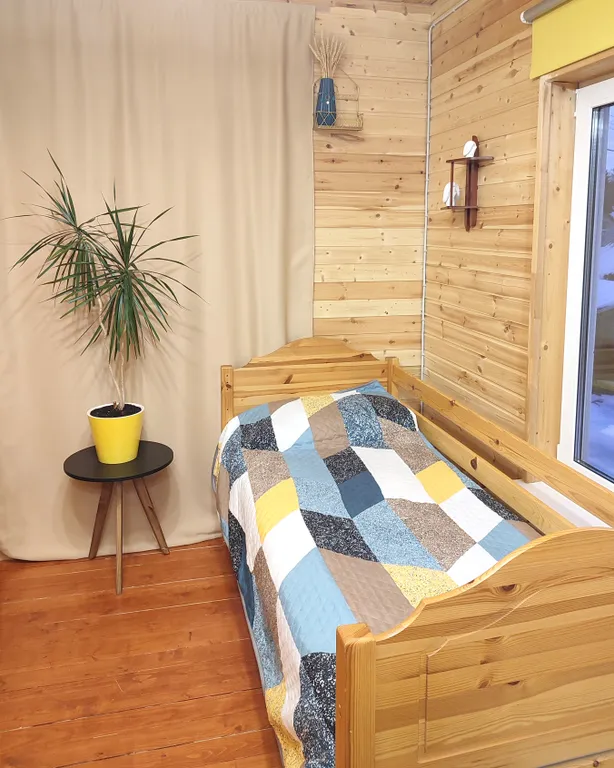 Просторный коттедж у озера с шикарным видом для большой компании