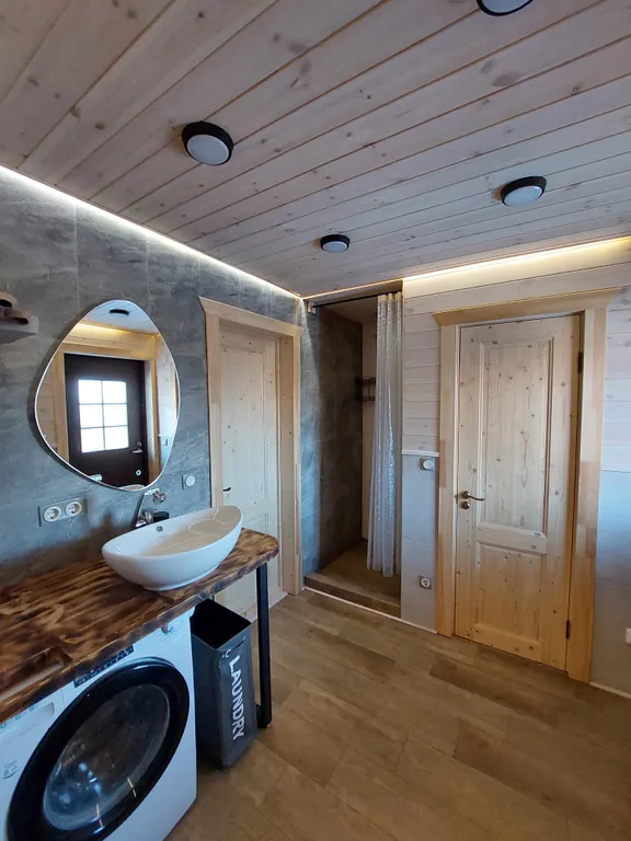 Уютный дом с прекрасным видом на лес и озеро