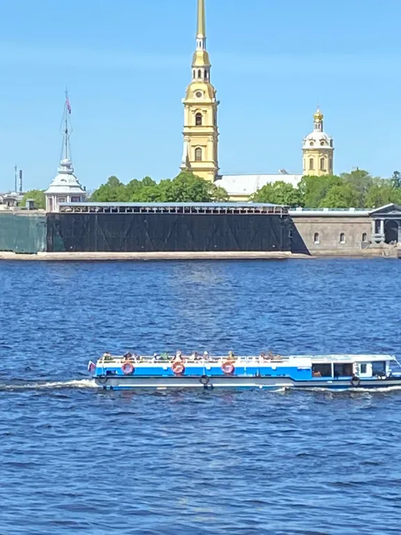 Квартира с шикарным видом на Неву, балкон, парковка