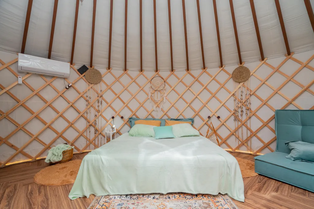 Глэмпинг в лесу