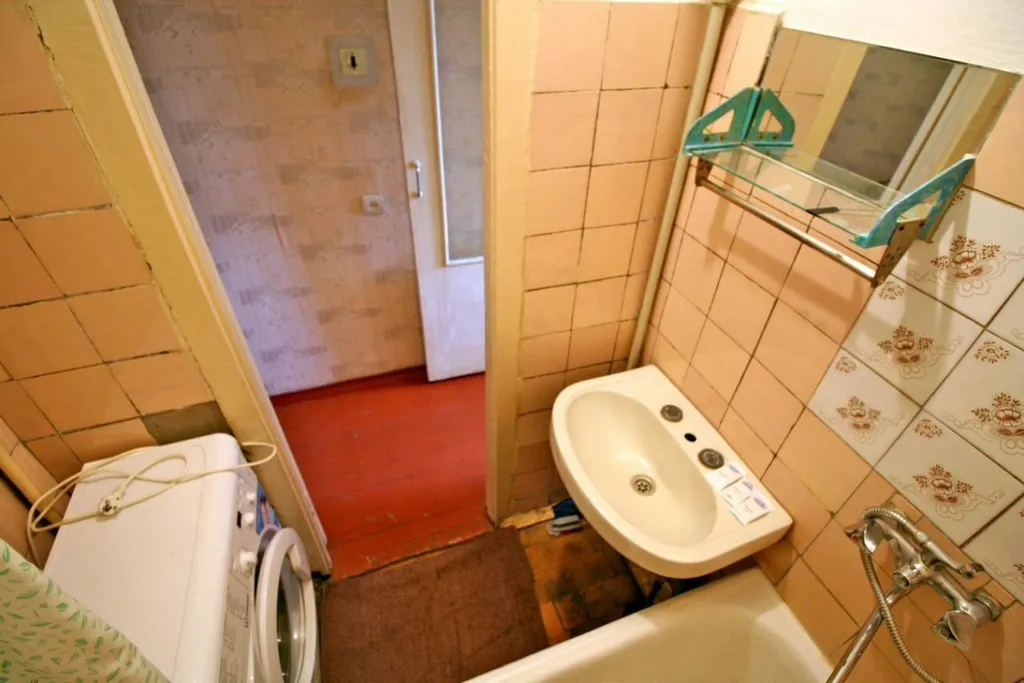 Простая 2к.квартира для командировочных Бабушкина